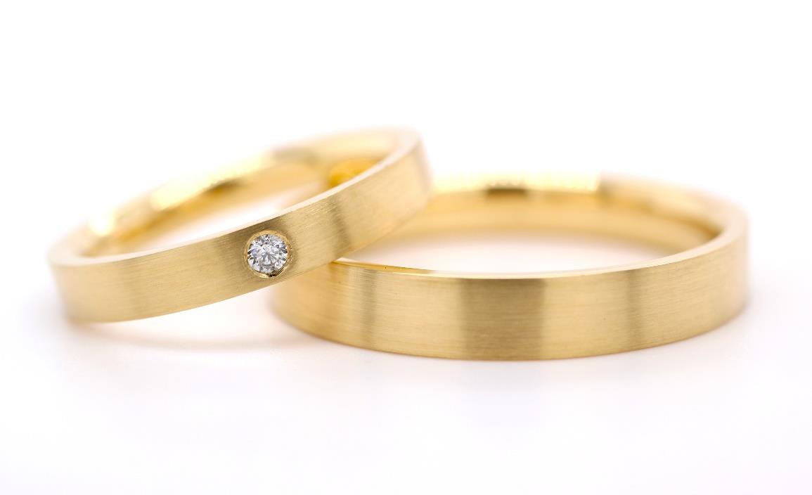 Modelo Plana con Diamante y Textura Satinada